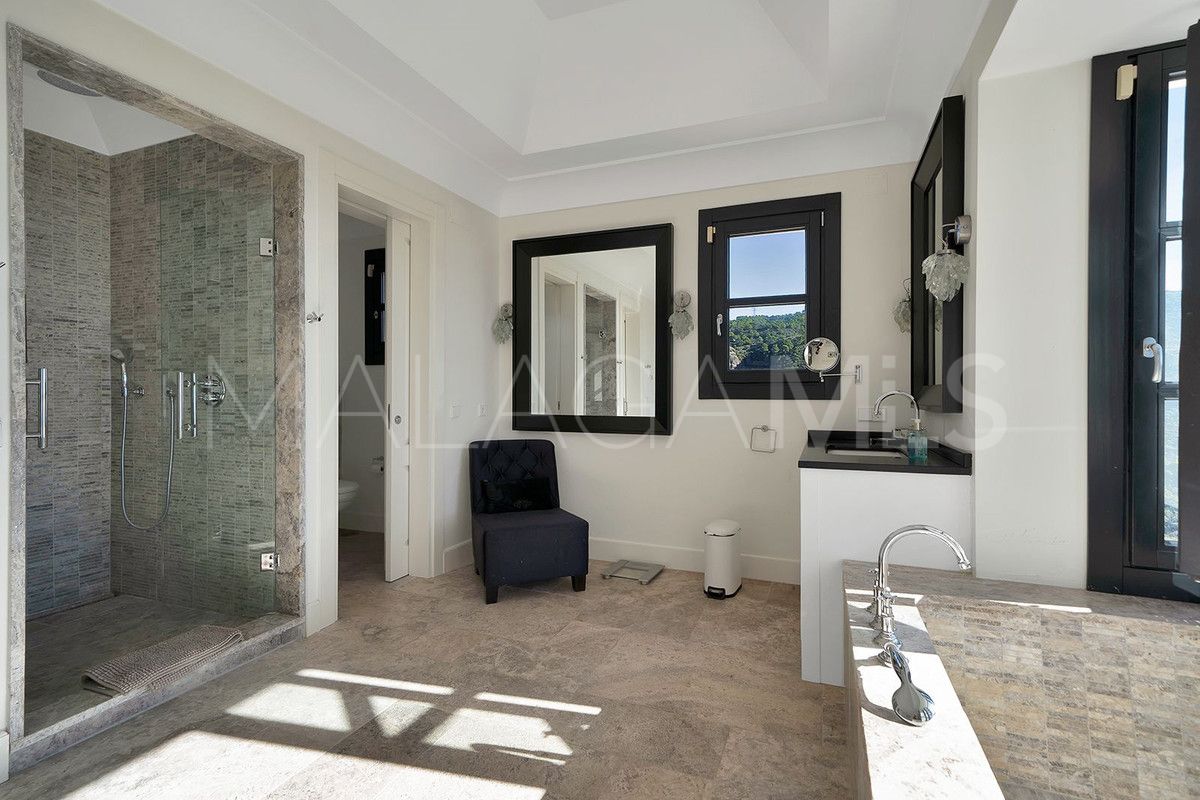 Villa for sale in Benahavis