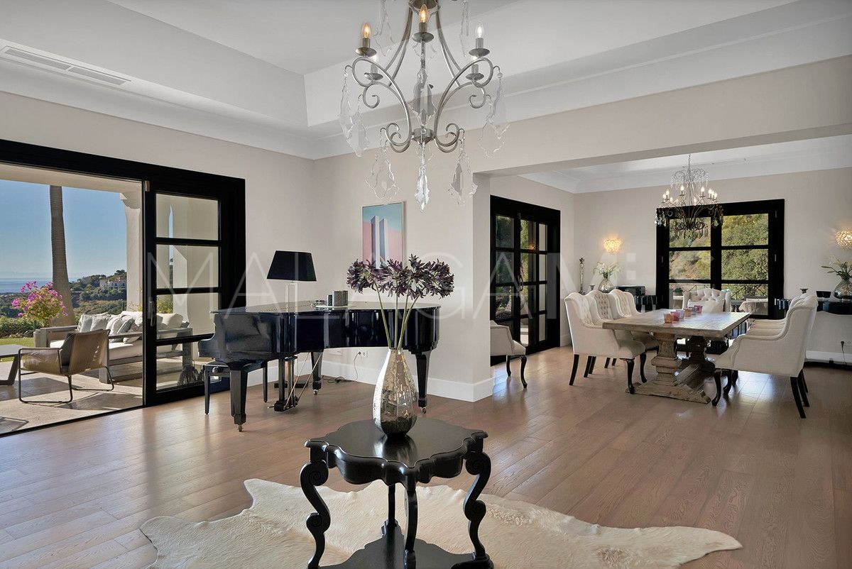 Villa for sale in Benahavis