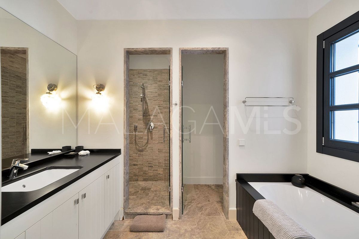 Villa for sale in Benahavis