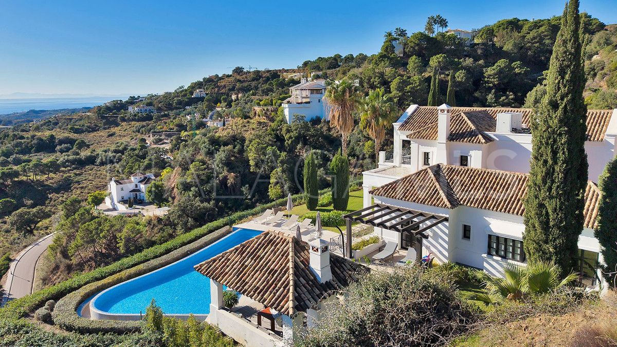 Villa for sale in Benahavis