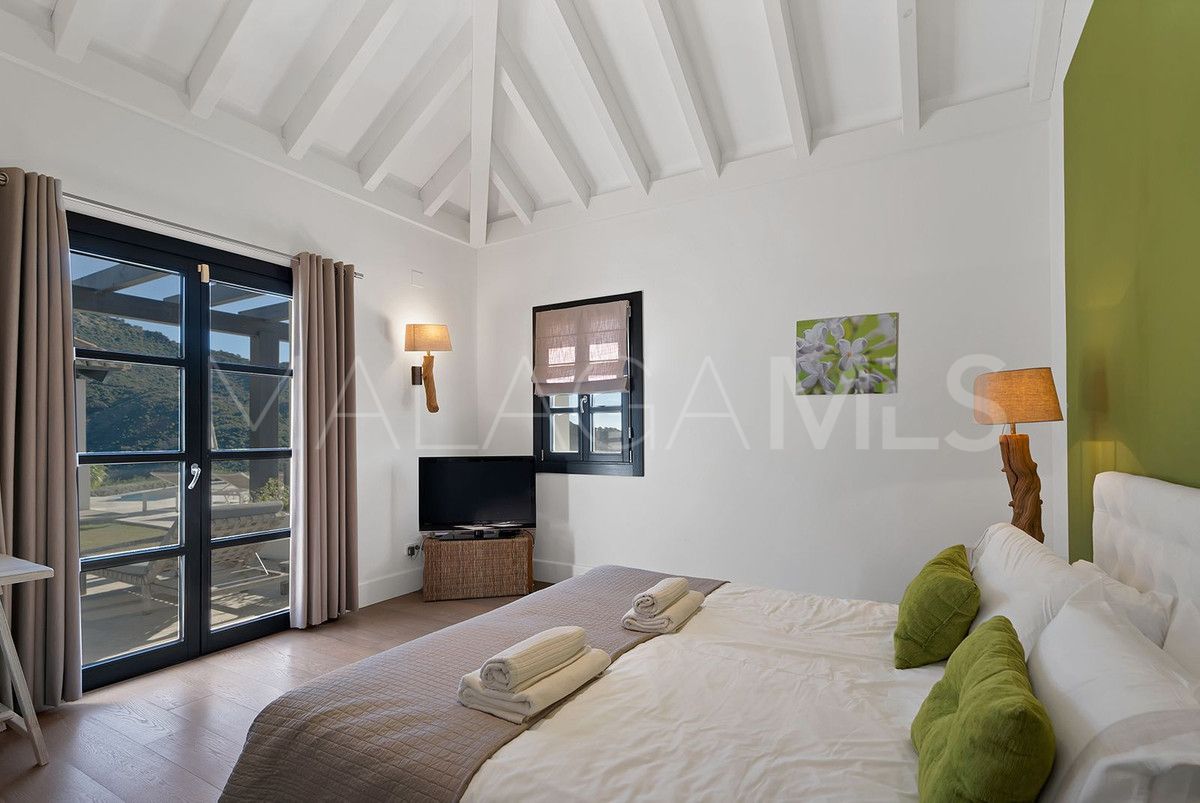 Villa for sale in Benahavis