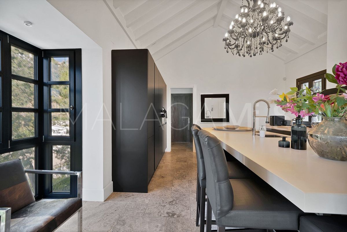 Villa for sale in Benahavis