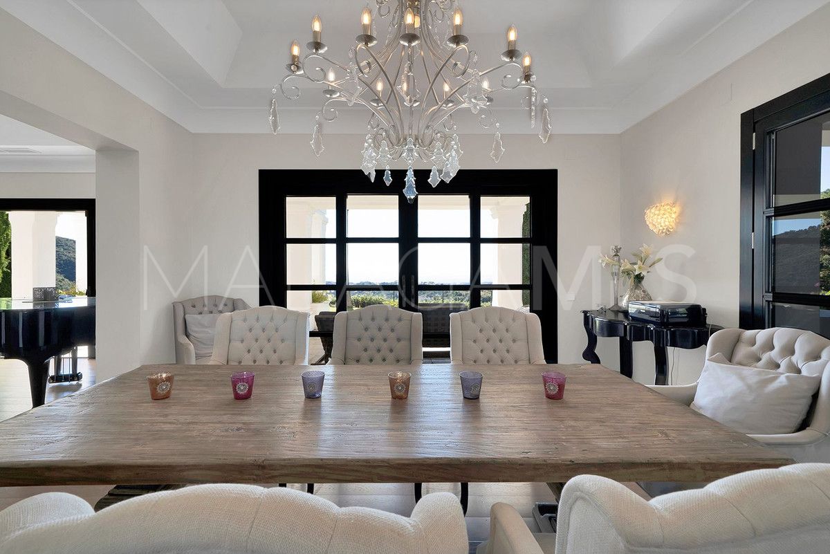 Villa for sale in Benahavis