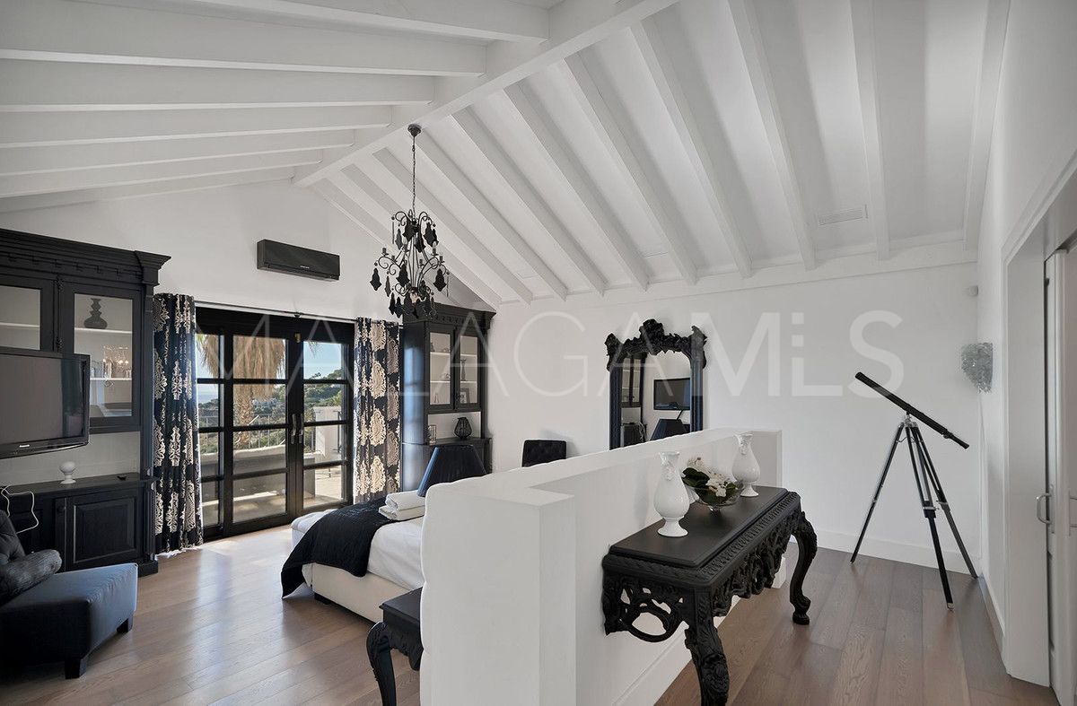 Villa for sale in Benahavis