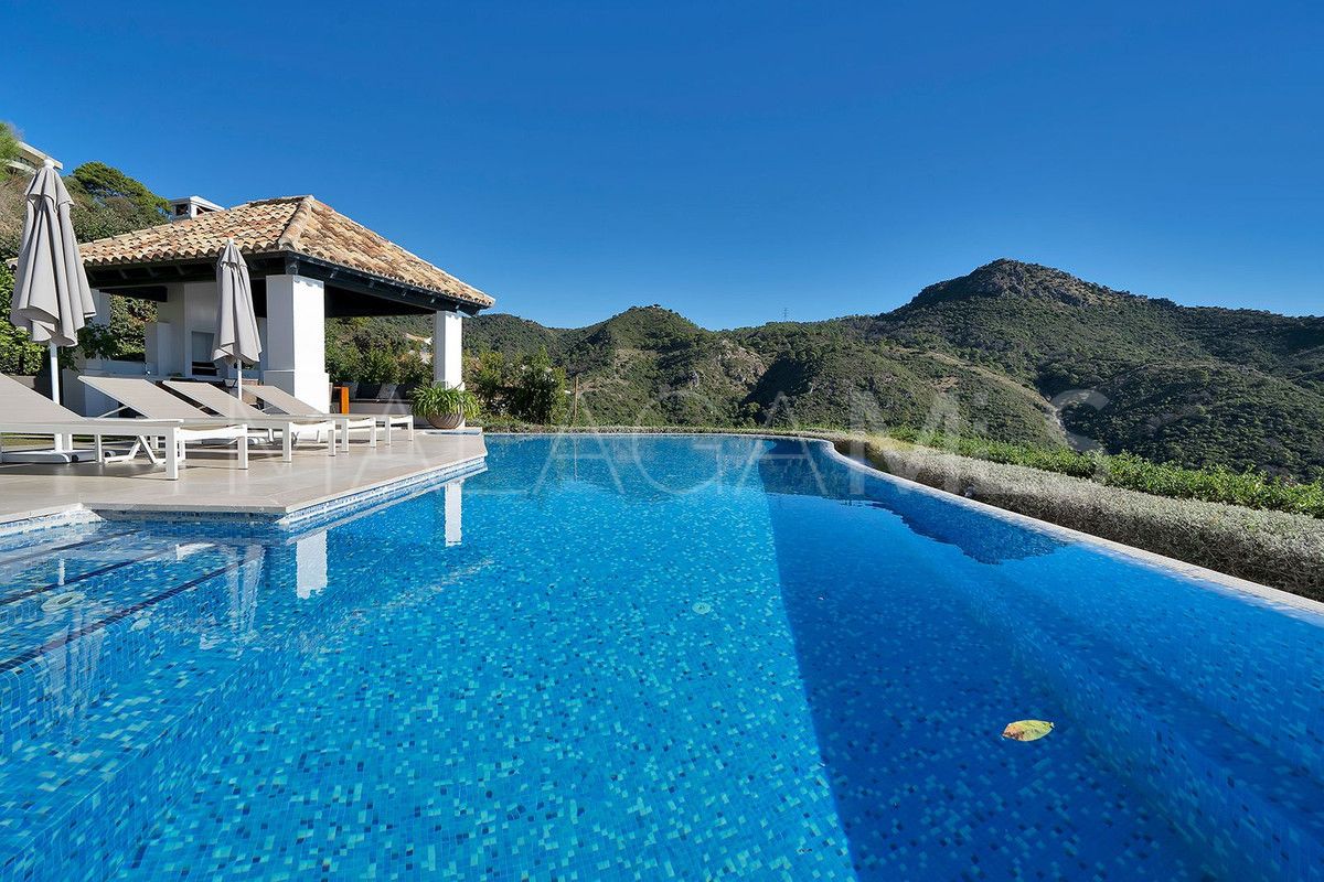 Villa for sale in Benahavis