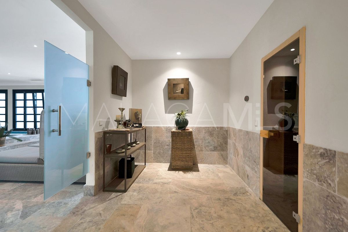 Villa for sale in Benahavis