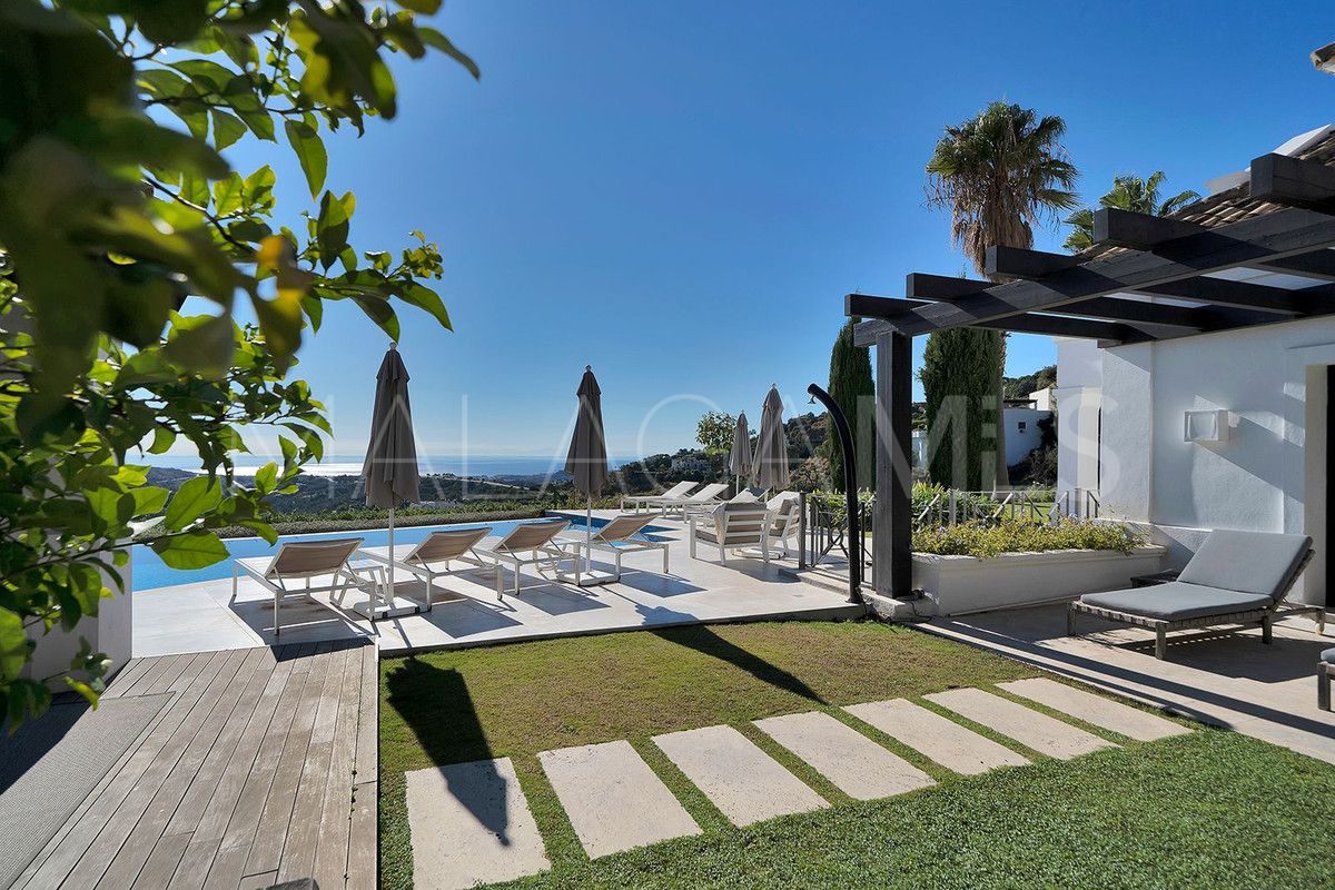 Villa for sale in Benahavis
