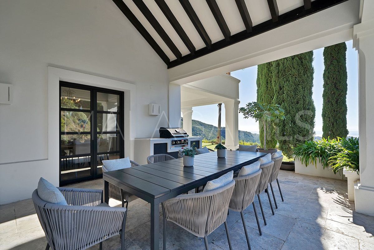 Villa for sale in Benahavis