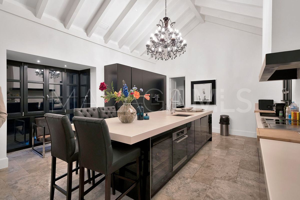 Villa for sale in Benahavis