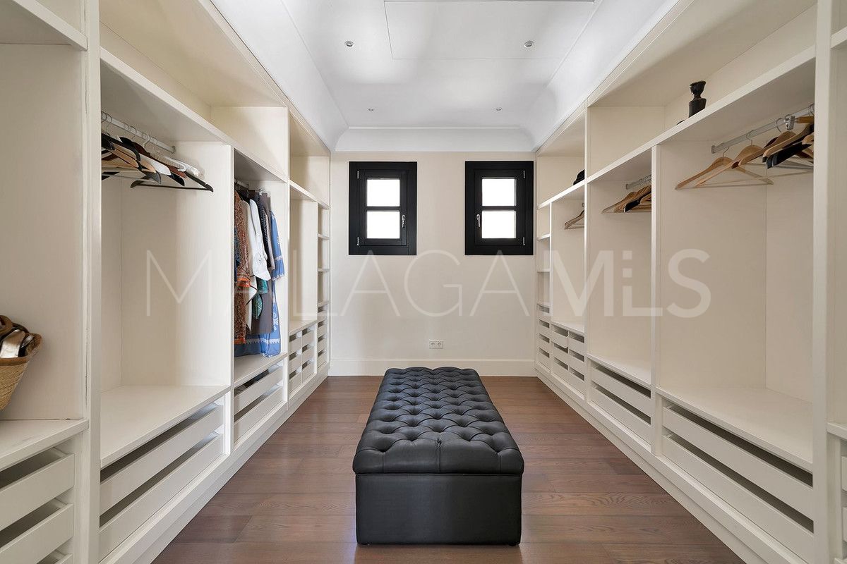 Villa for sale in Benahavis