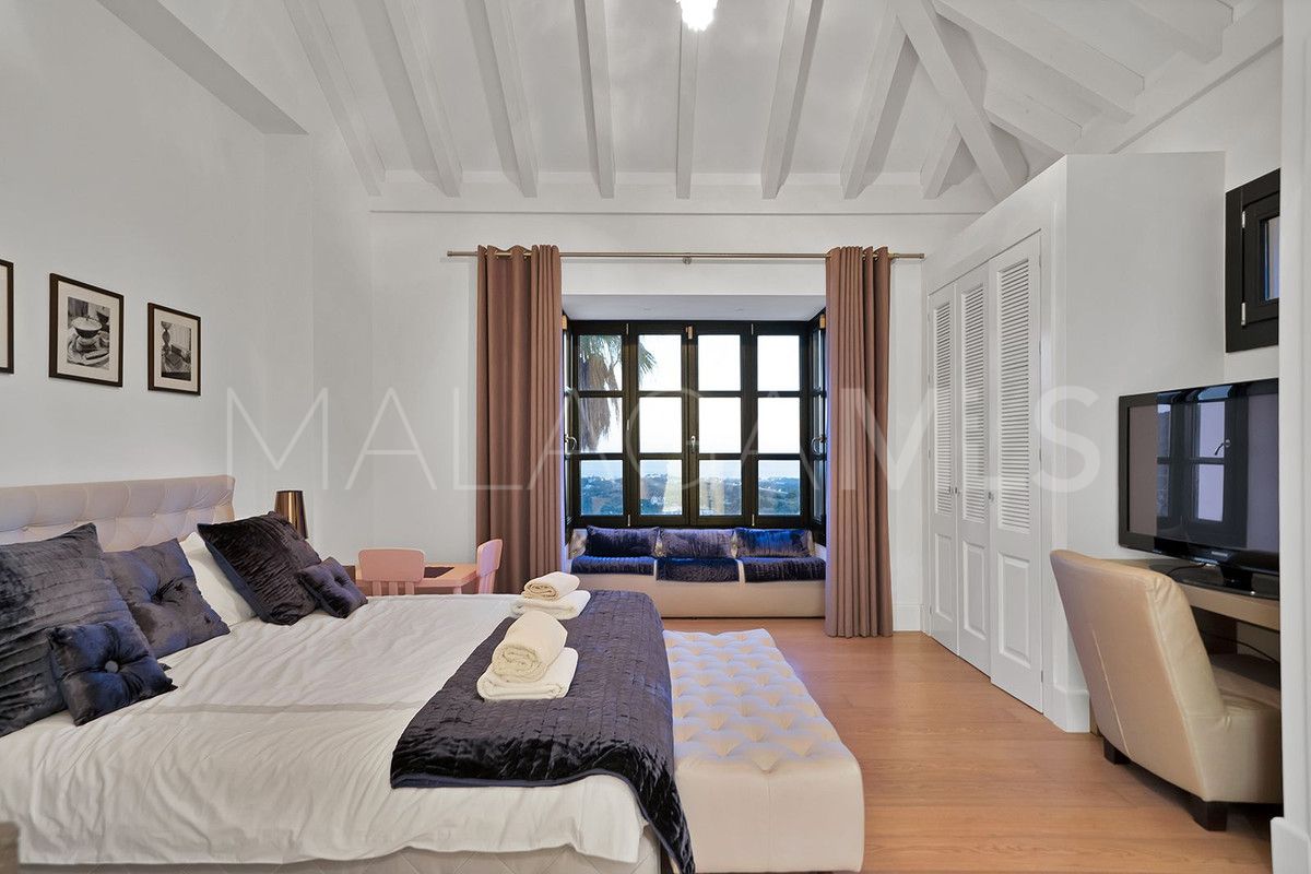 Villa for sale in Benahavis