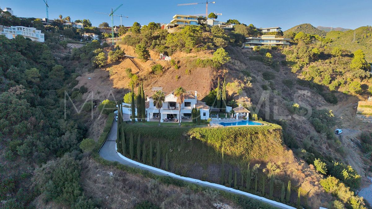 Villa for sale in Benahavis