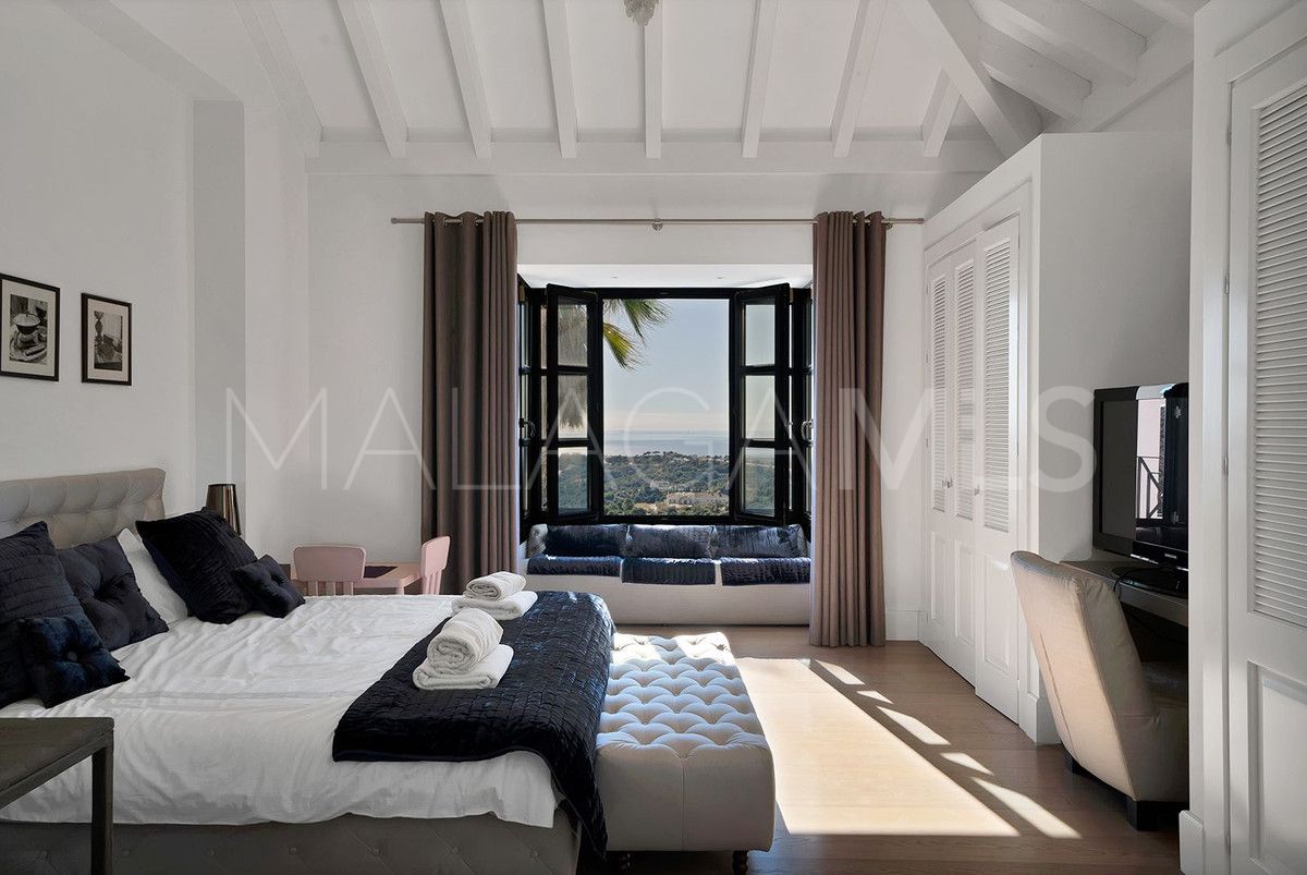 Villa for sale in Benahavis