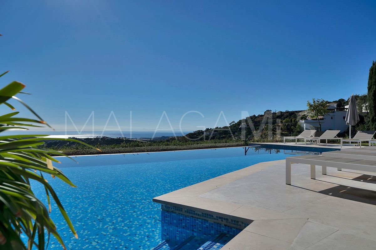 Villa for sale in Benahavis