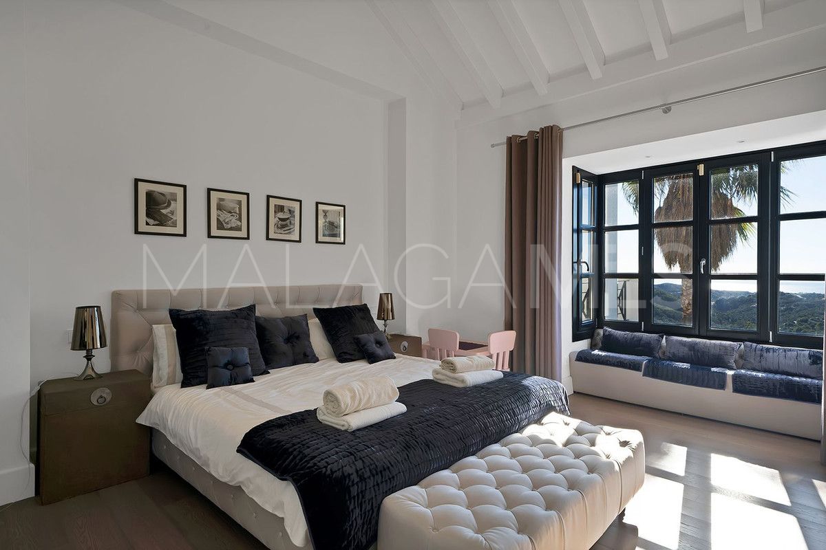 Villa for sale in Benahavis