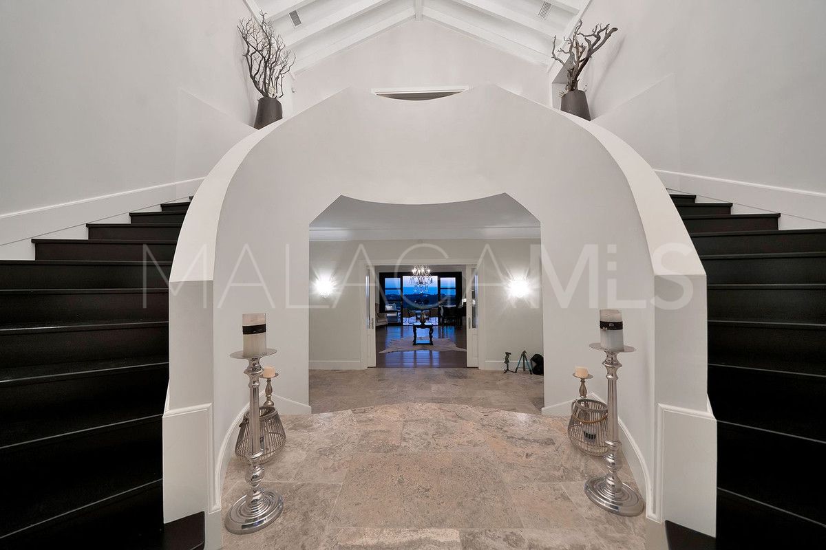 Villa for sale in Benahavis