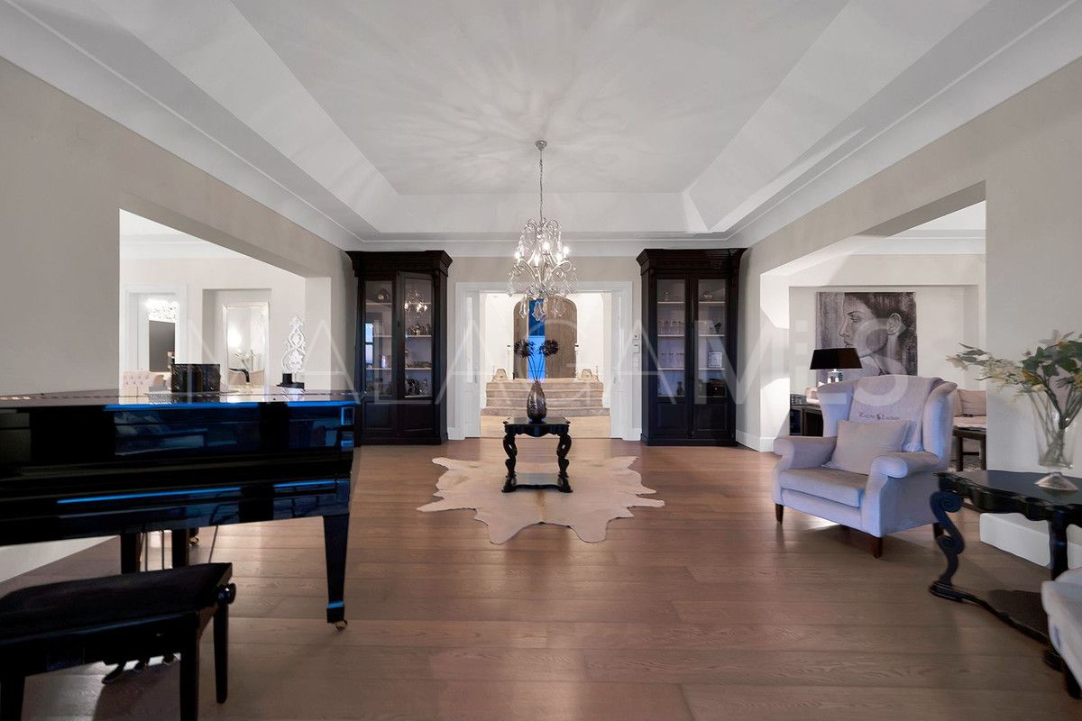 Villa for sale in Benahavis