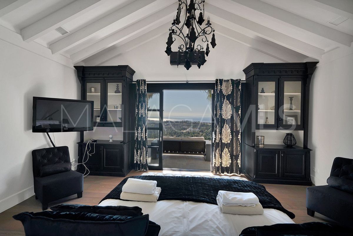 Villa for sale in Benahavis