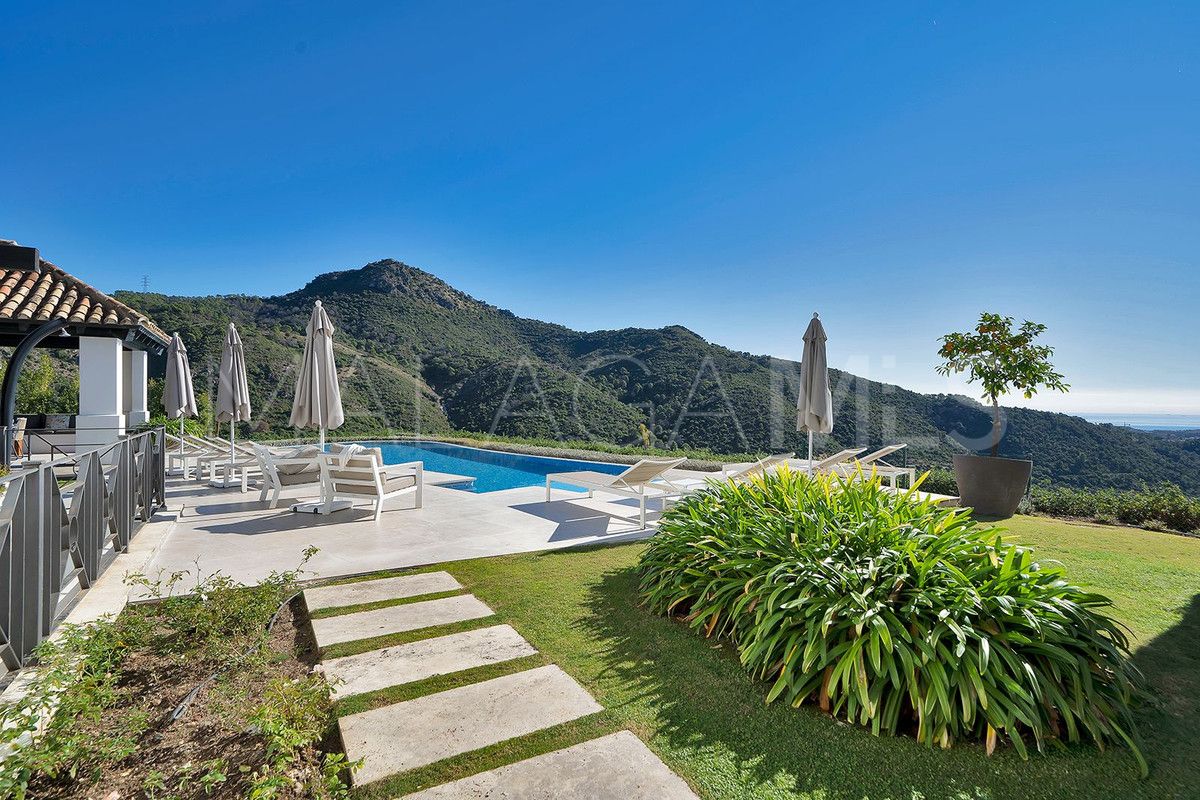 Villa for sale in Benahavis