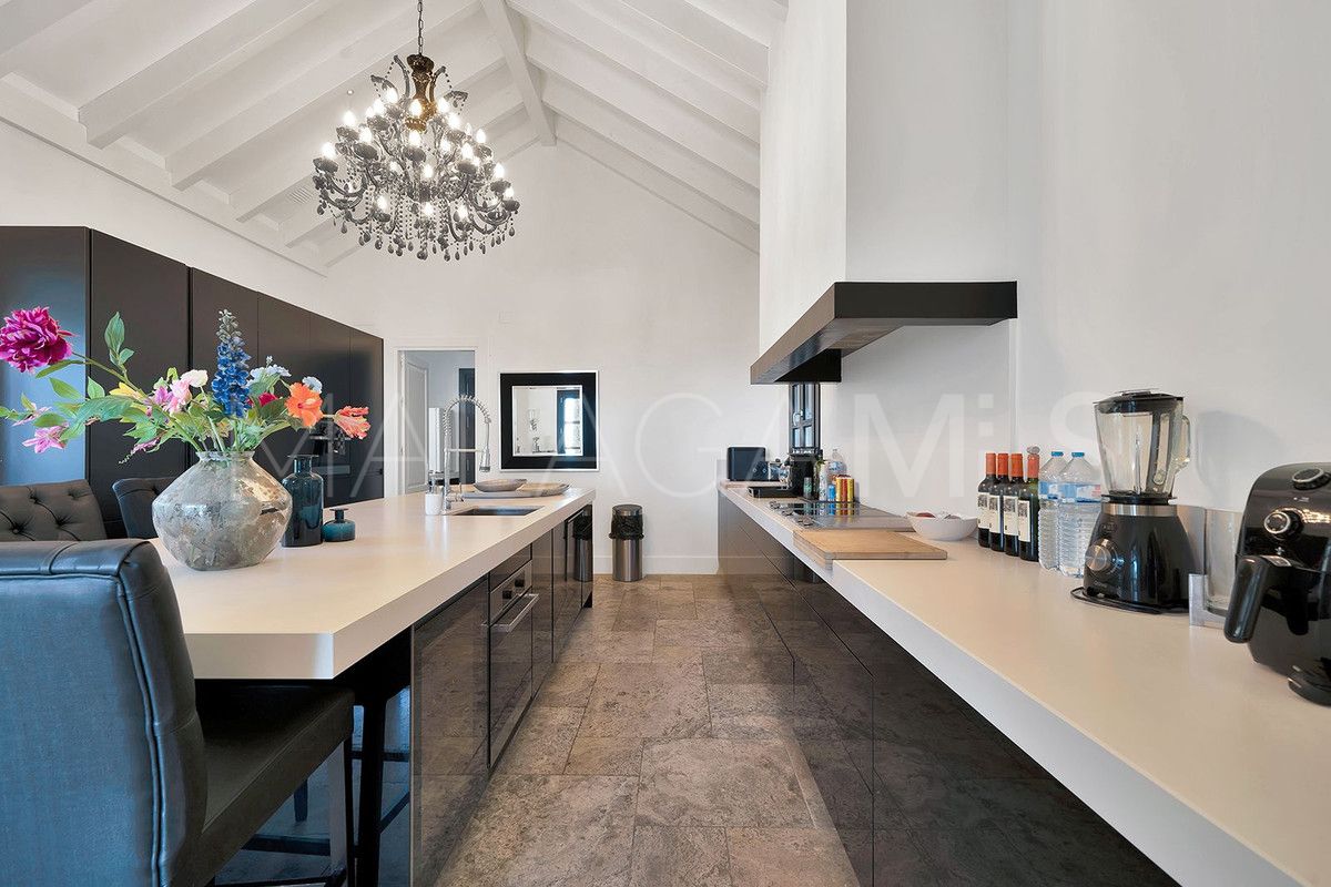 Villa for sale in Benahavis