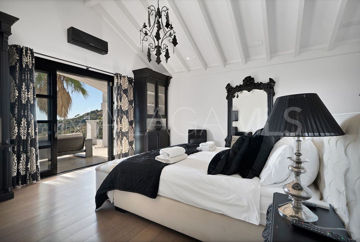 Villa for sale in Benahavis