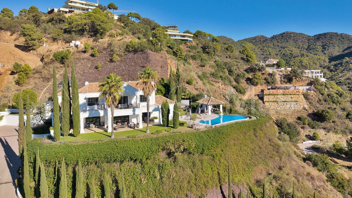 Villa for sale in Benahavis