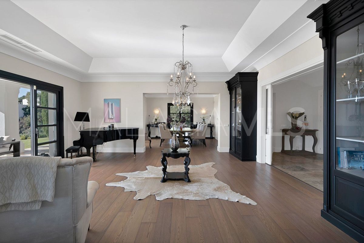 Villa for sale in Benahavis