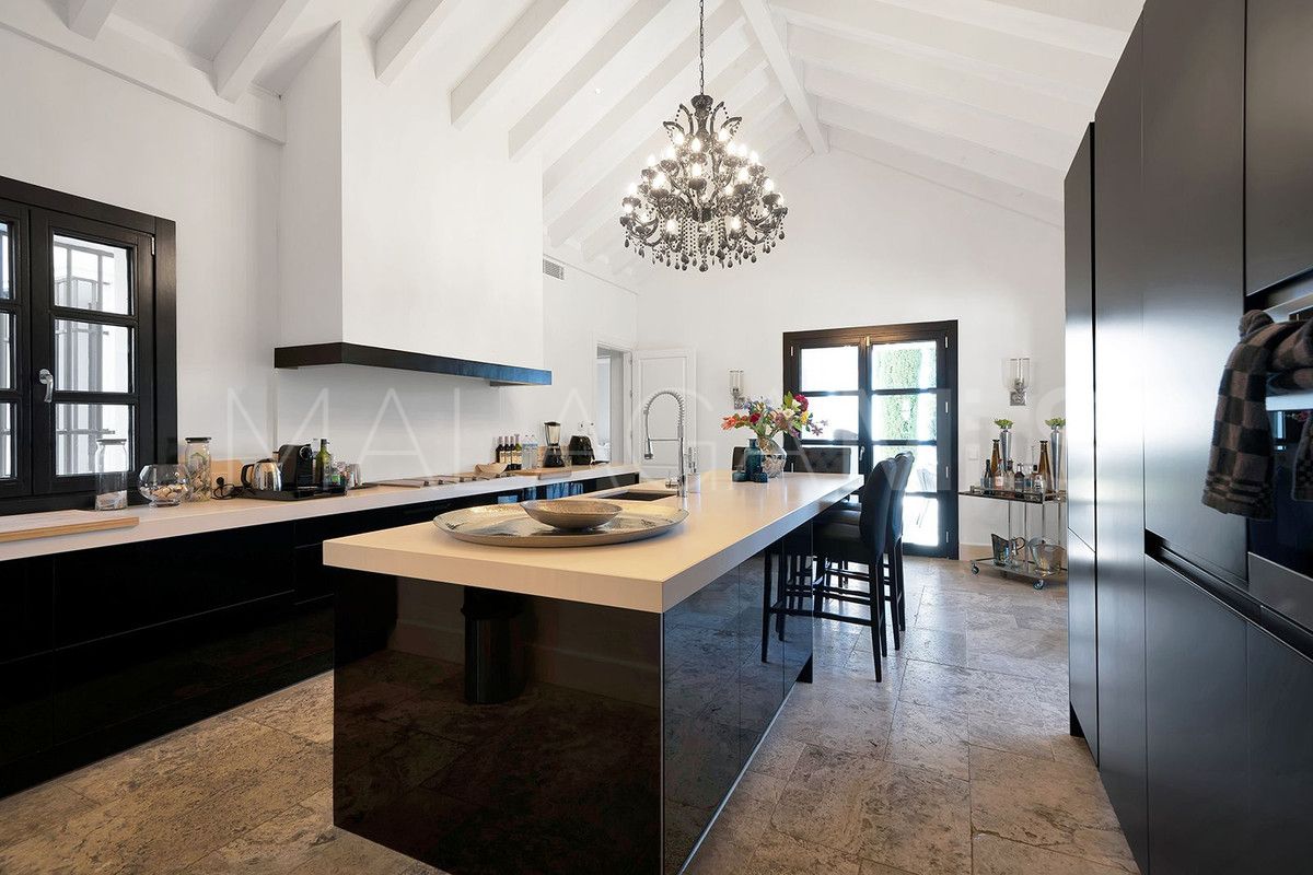 Villa for sale in Benahavis