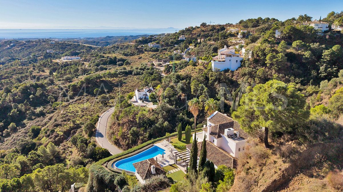 Villa for sale in Benahavis
