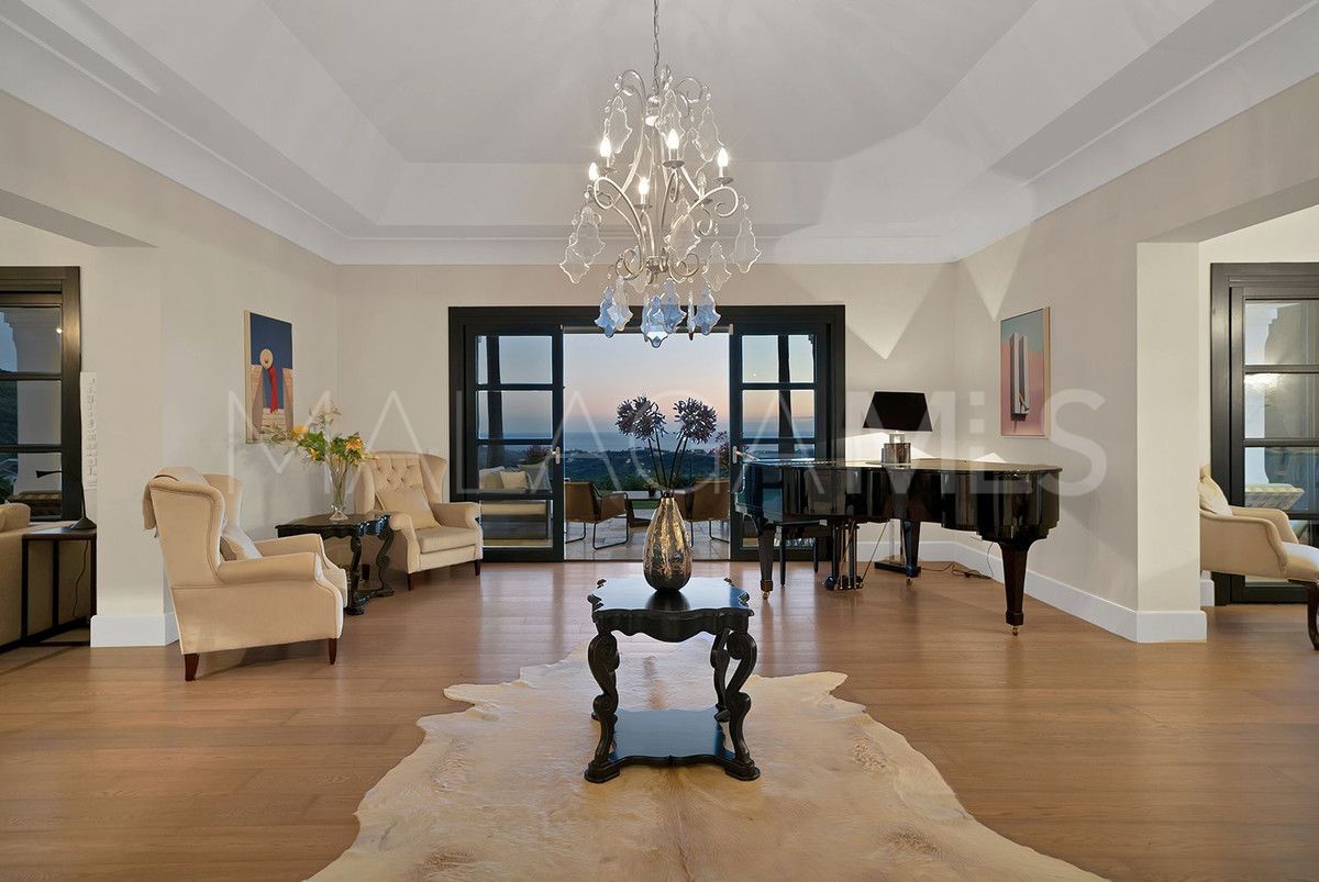 Villa for sale in Benahavis