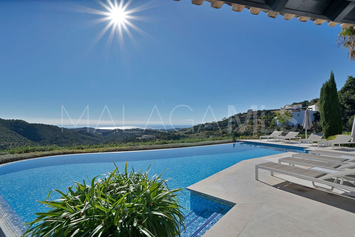 Villa for sale in Benahavis