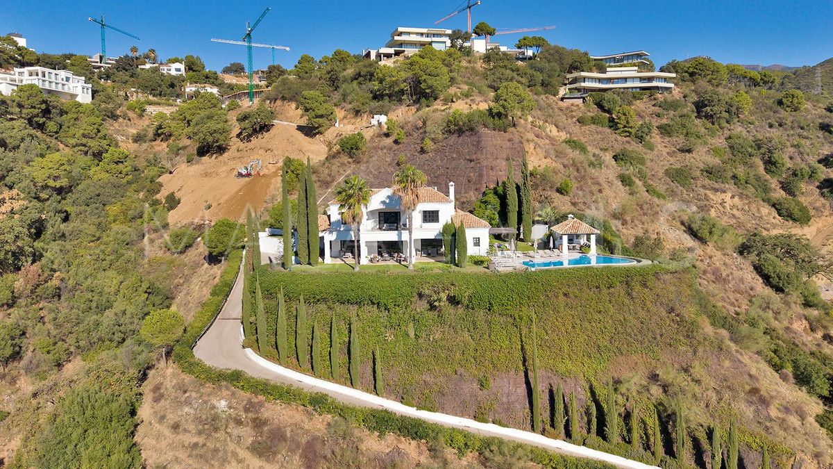 Villa for sale in Benahavis