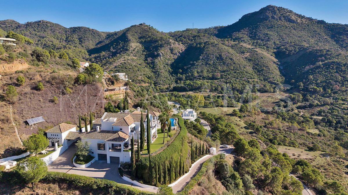 Villa for sale in Benahavis