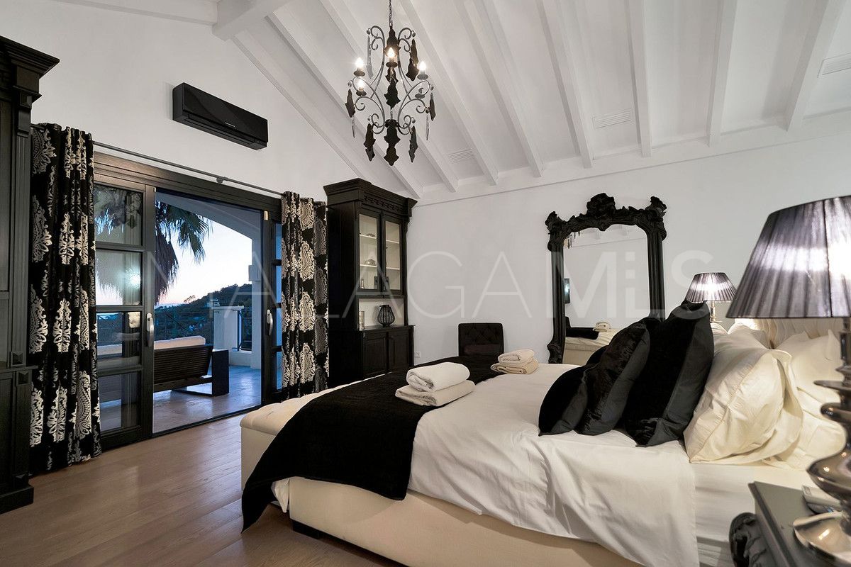 Villa for sale in Benahavis