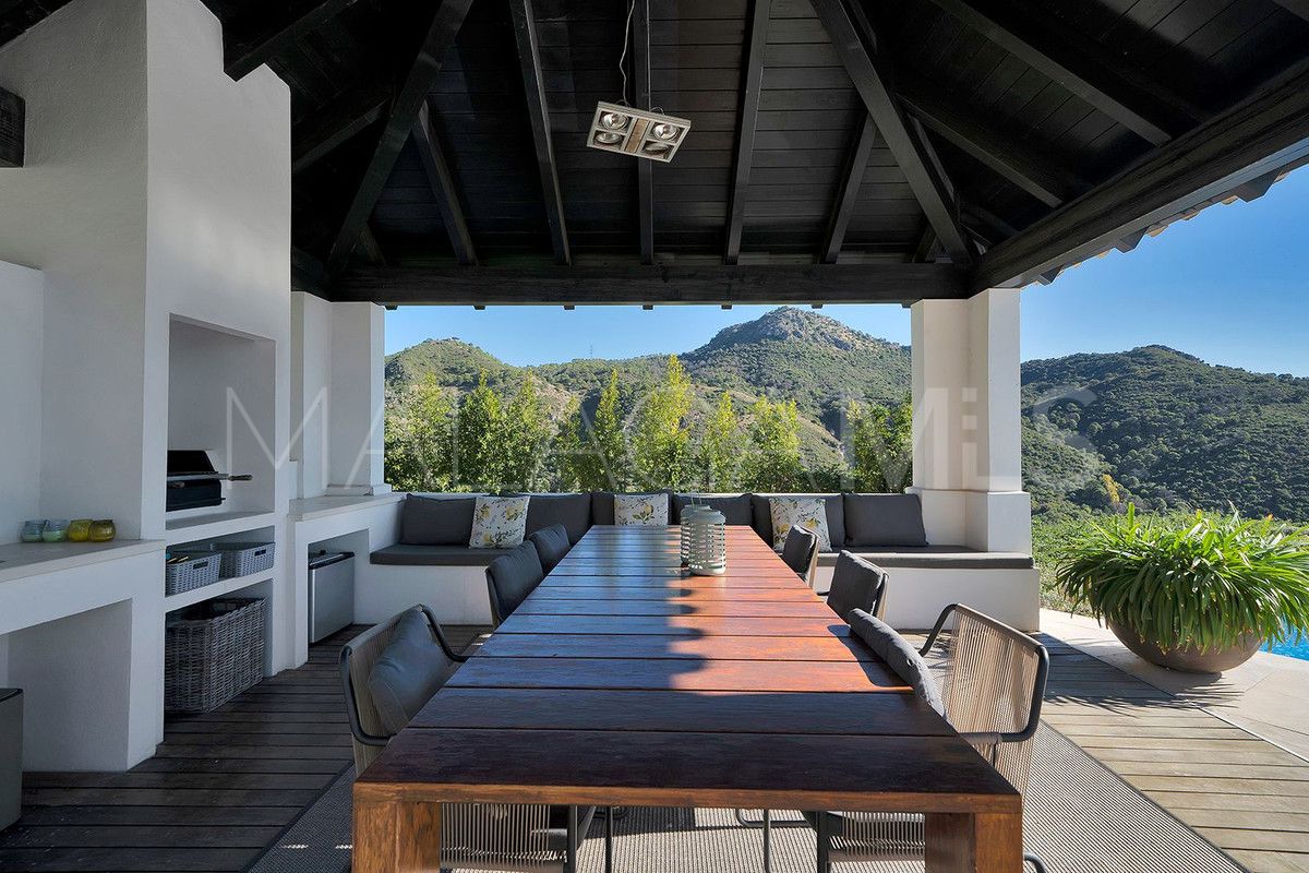 Villa for sale in Benahavis