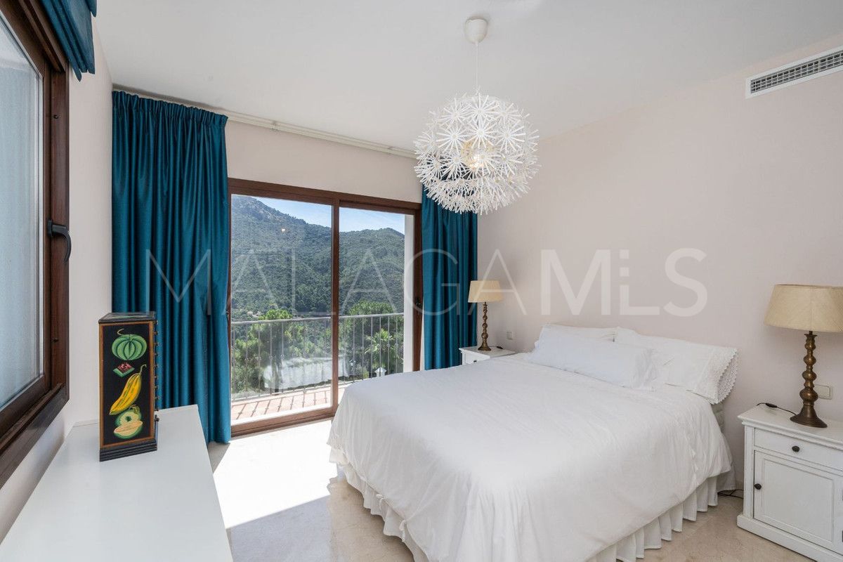 Villa for sale in Benahavis