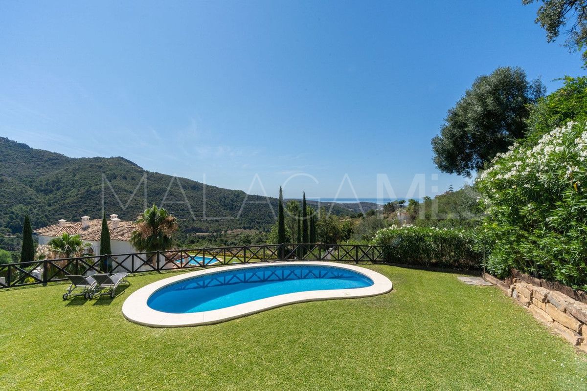 Villa for sale in Benahavis