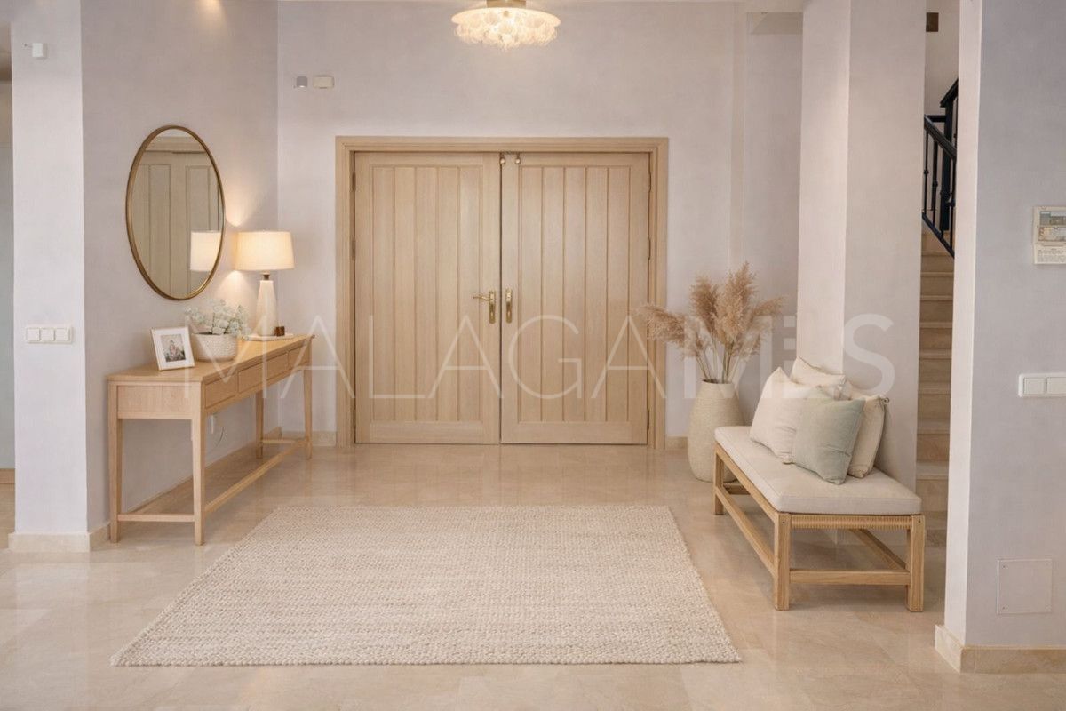 Villa for sale in Benahavis