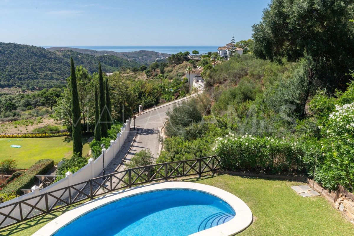 Villa for sale in Benahavis