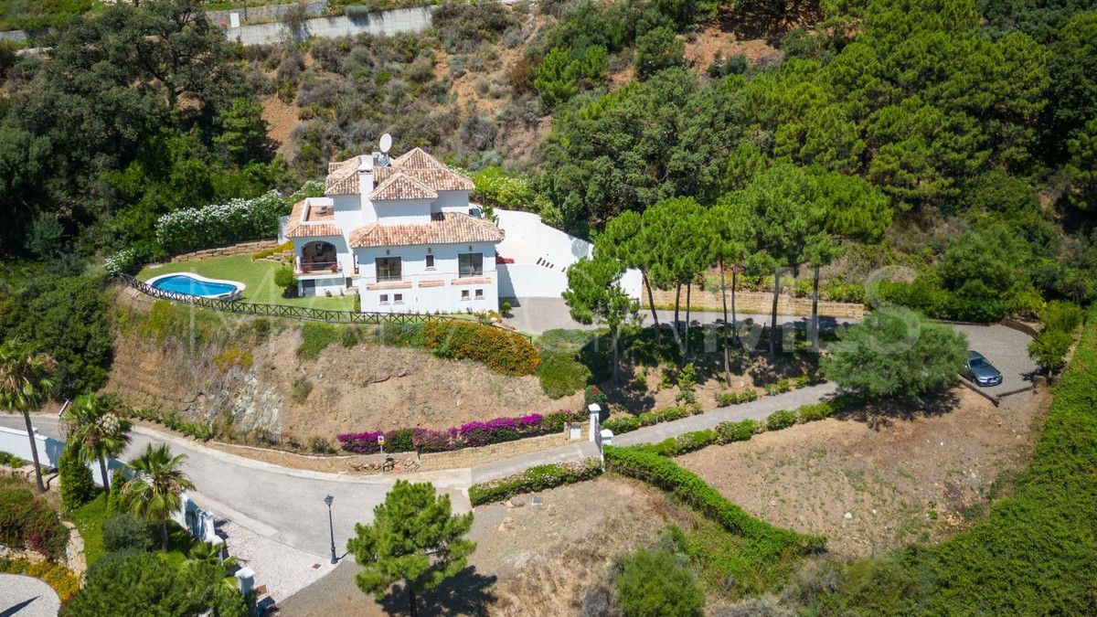 Villa for sale in Benahavis