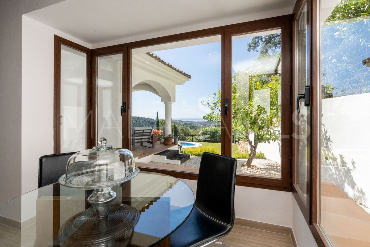 Villa for sale in Benahavis