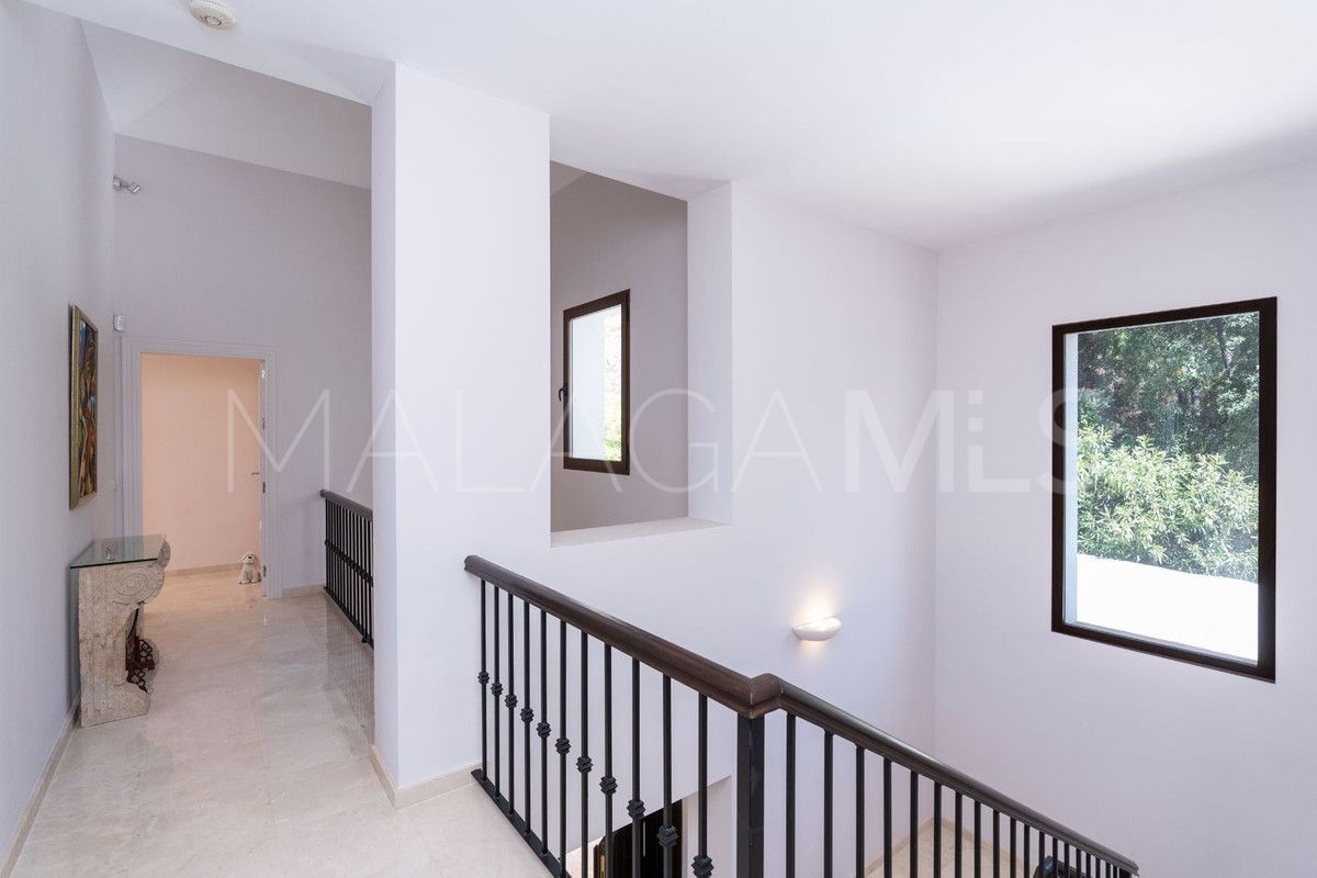 Villa for sale in Benahavis