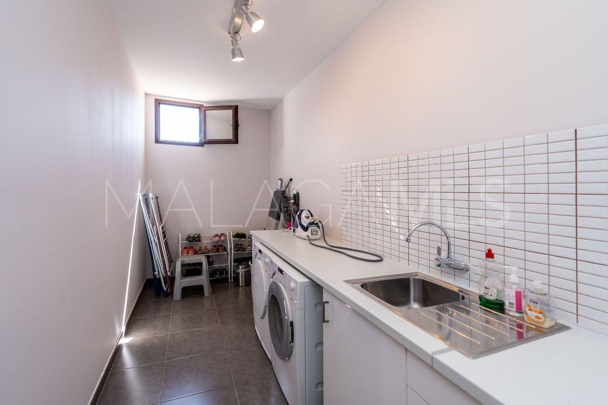 Villa for sale in Benahavis