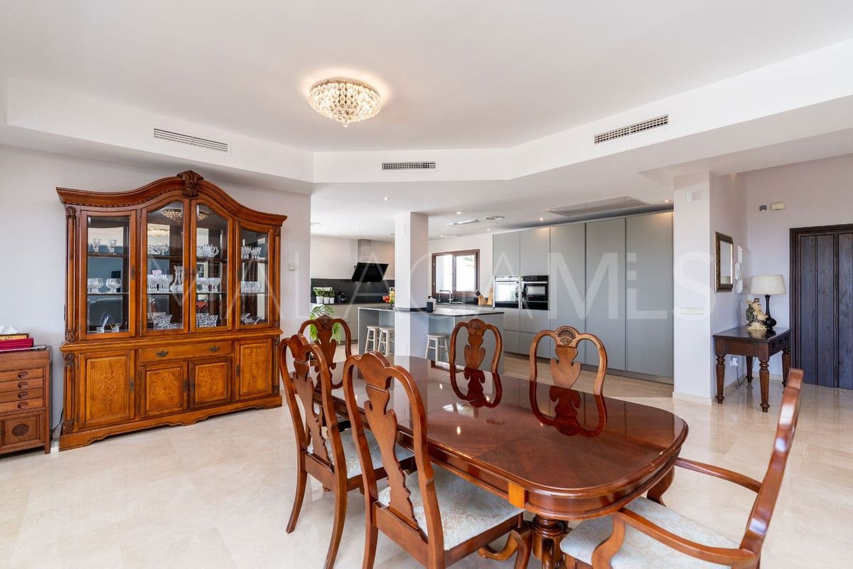 Villa for sale in Benahavis