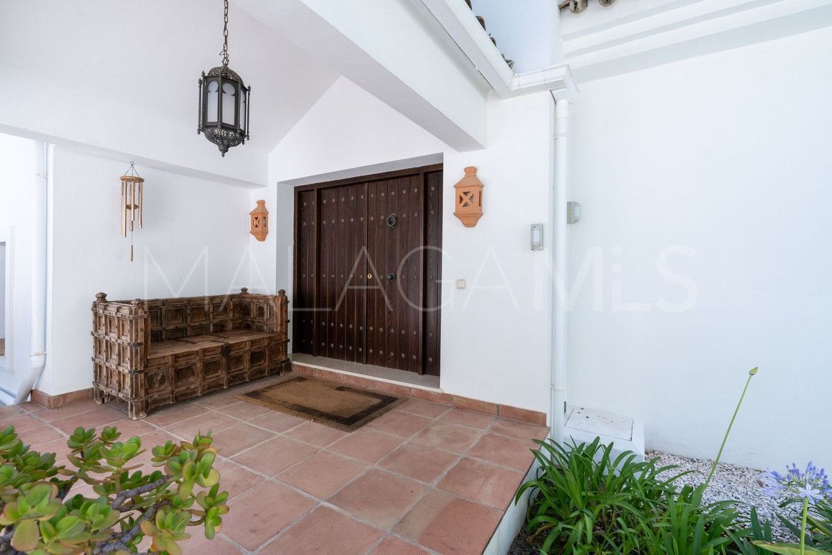 Villa for sale in Benahavis