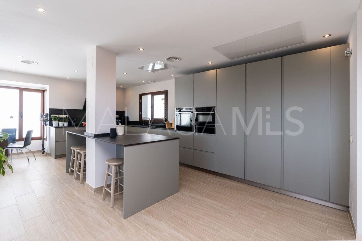 Villa for sale in Benahavis