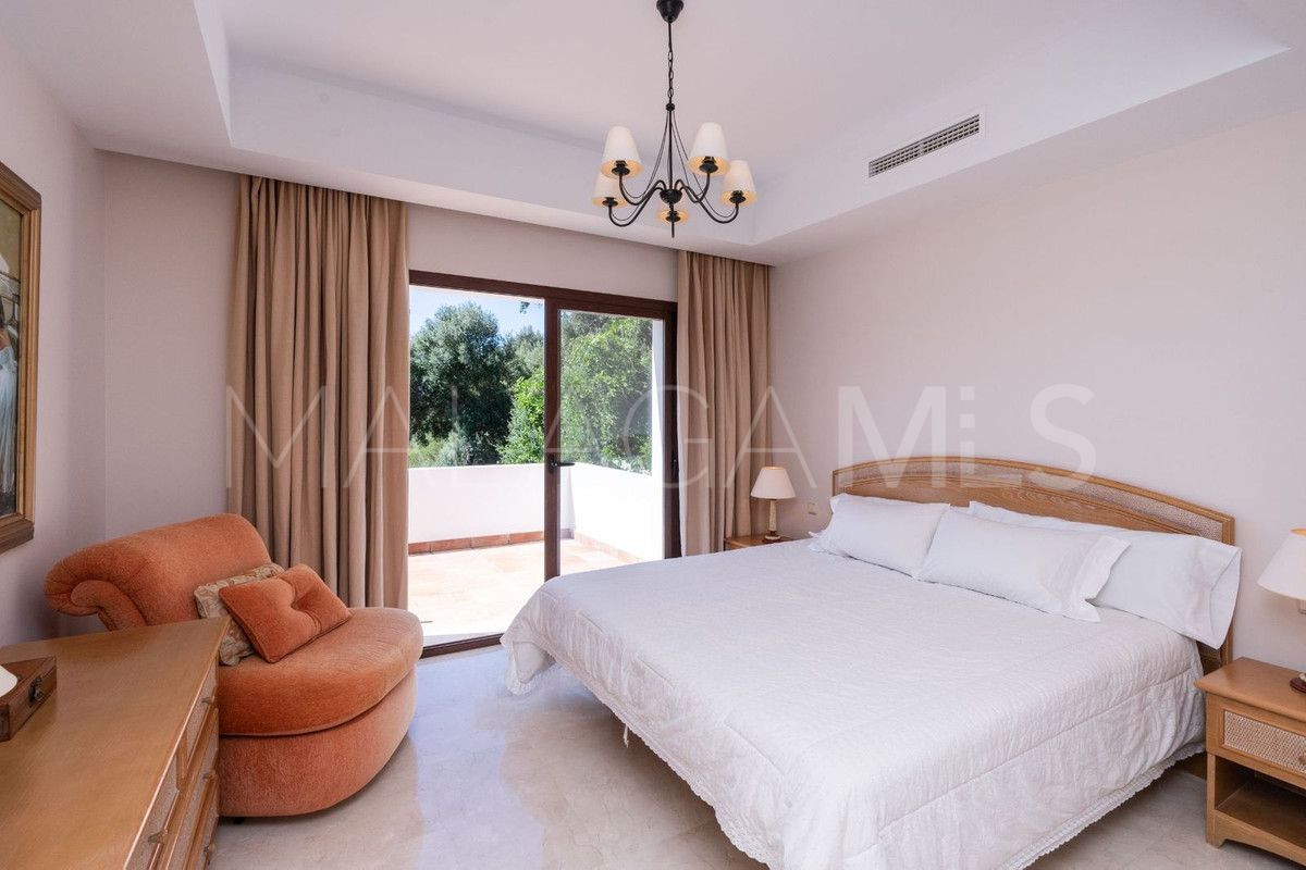 Villa for sale in Benahavis