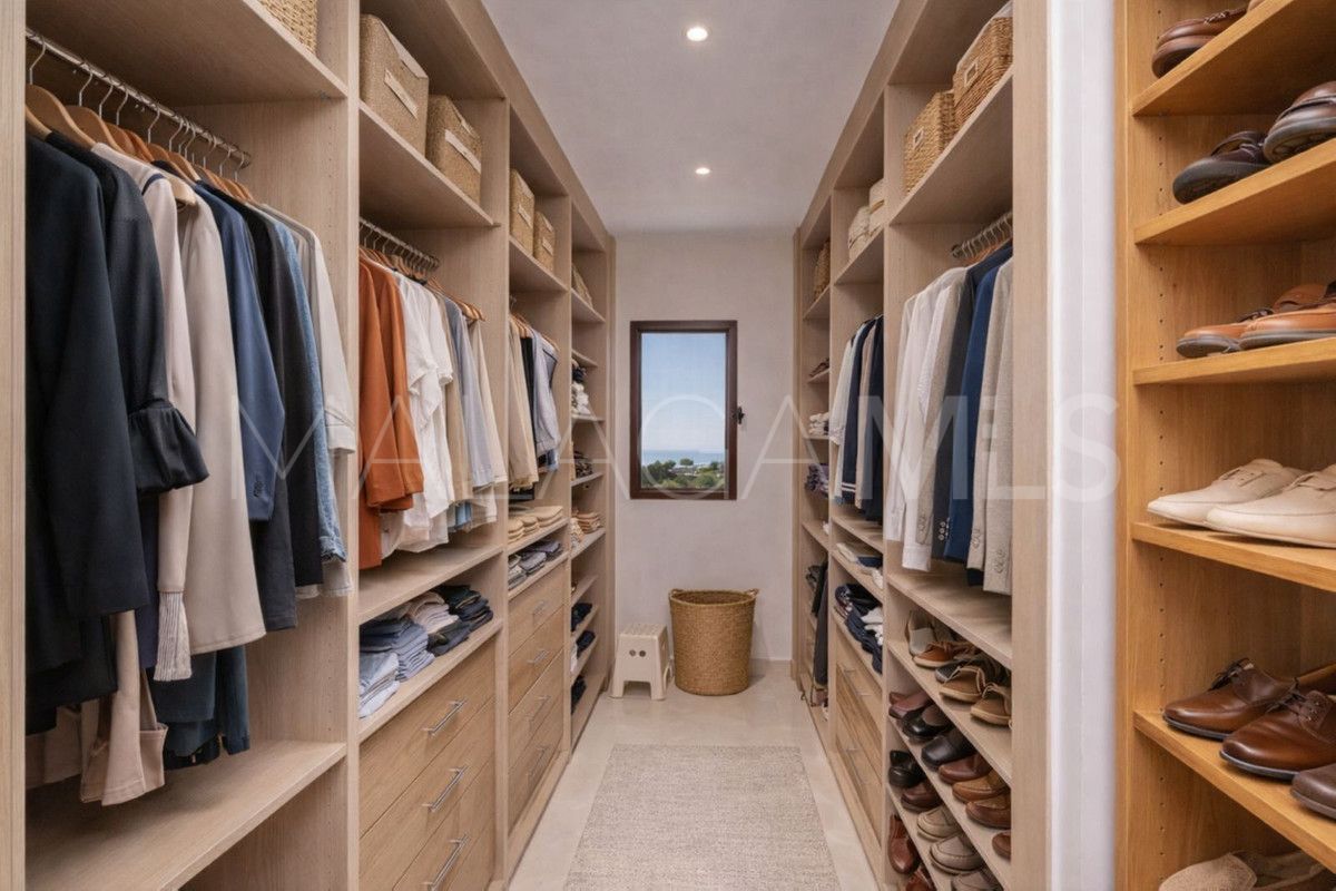 Villa for sale in Benahavis