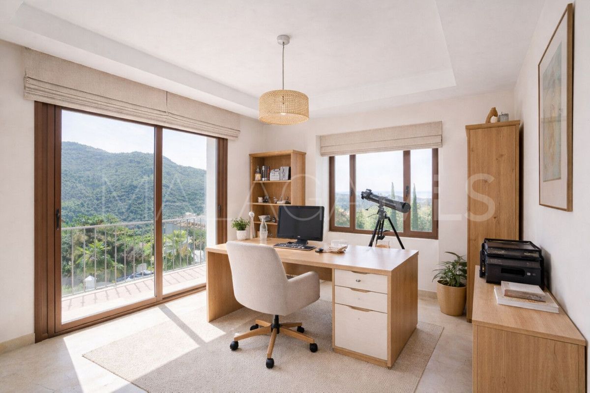 Villa for sale in Benahavis