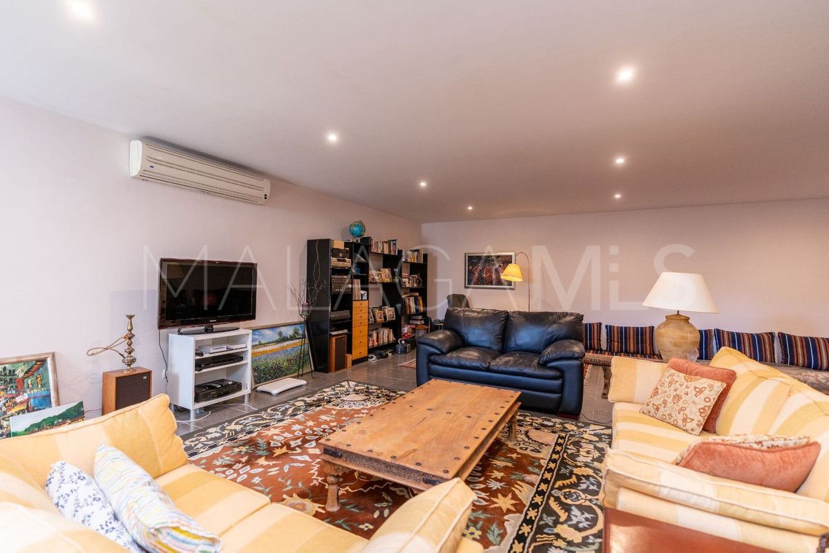 Villa for sale in Benahavis